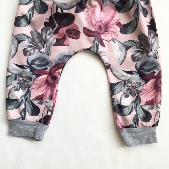Floral Harlem pants EUC no size fits 18-24 months - Picture 3 of 3
